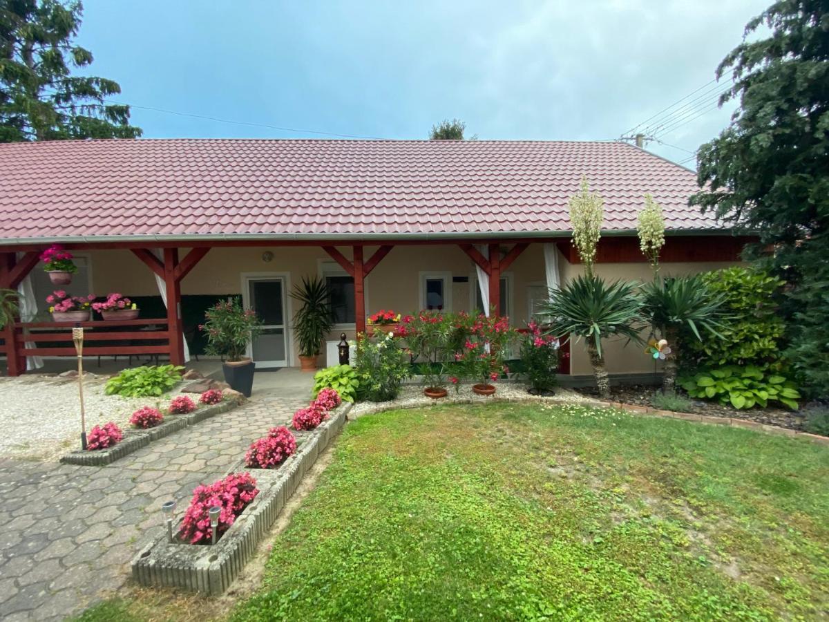 Do-Ti Apartmanhaz Balatonlelle Exterior photo