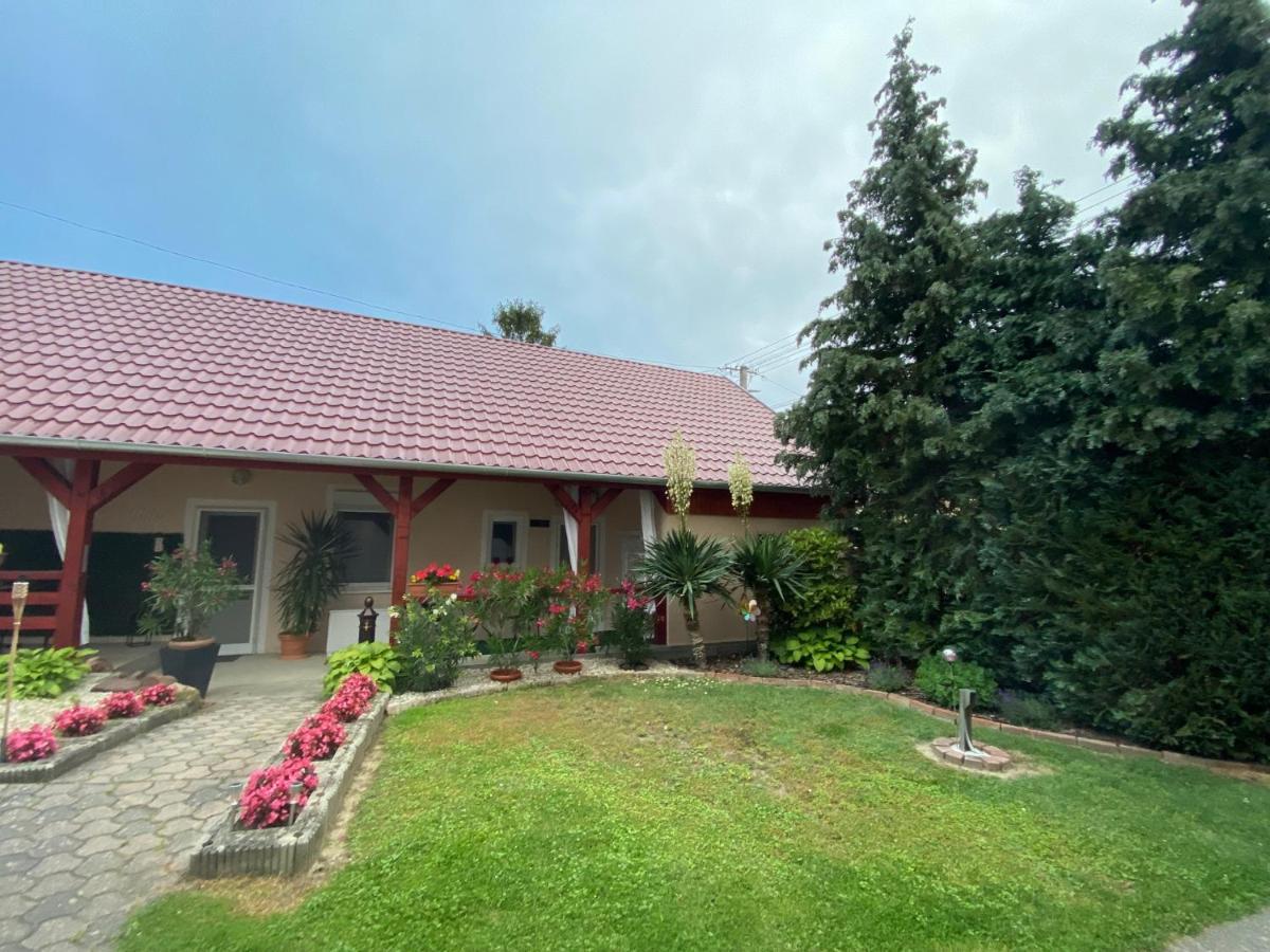Do-Ti Apartmanhaz Balatonlelle Exterior photo